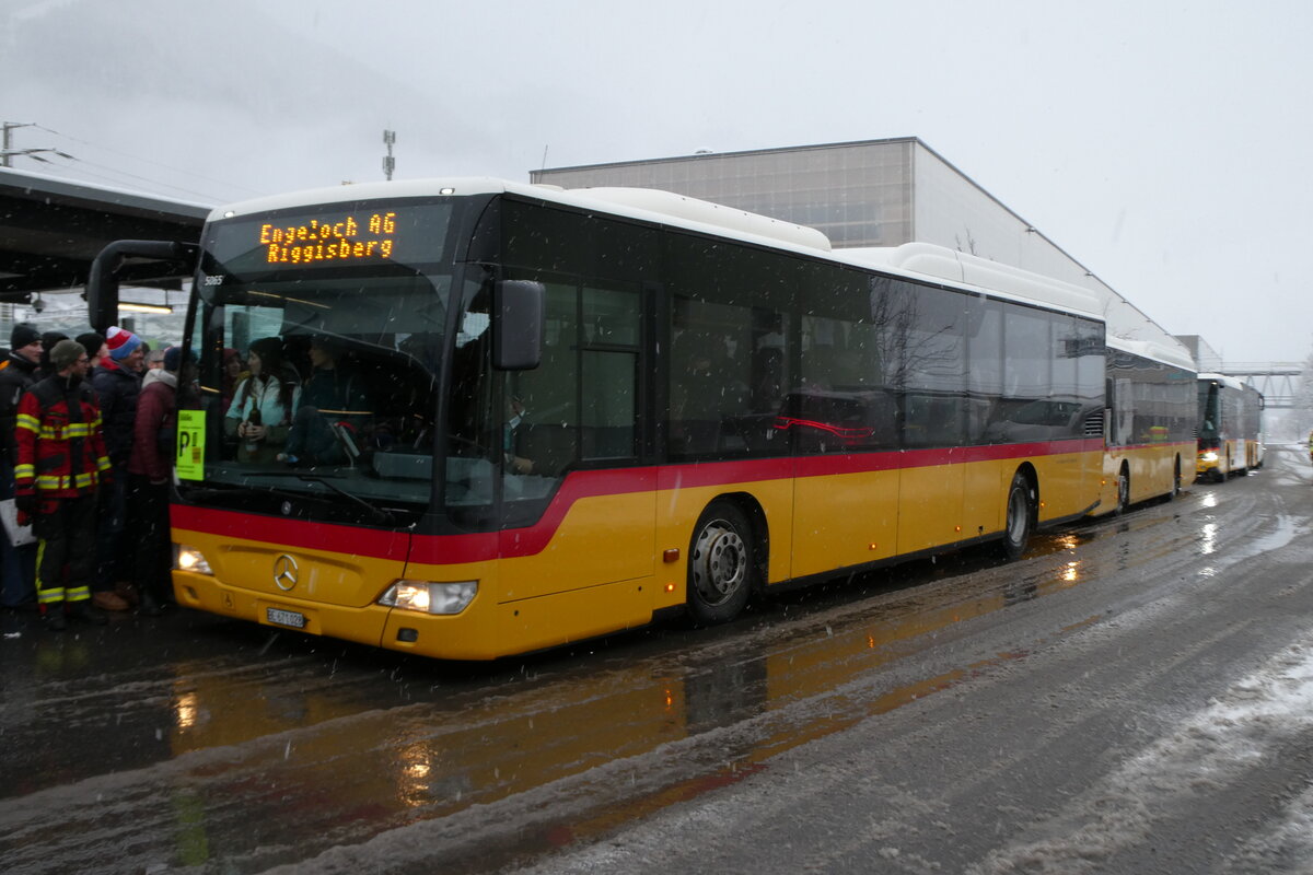 (283'836) - Engeloch, Riggisberg - Nr. 14/BE 671'028/PID 5065 - Mercedes am 10. Januar 2026 beim Bahnhof Frutigen