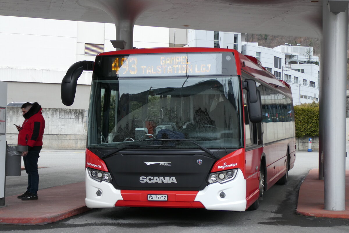 (284'408) - Steiner, Niedergesteln - Nr. 303/VS 79'212 - Scania am 27. Januar 2026 beim Bahnhof Visp