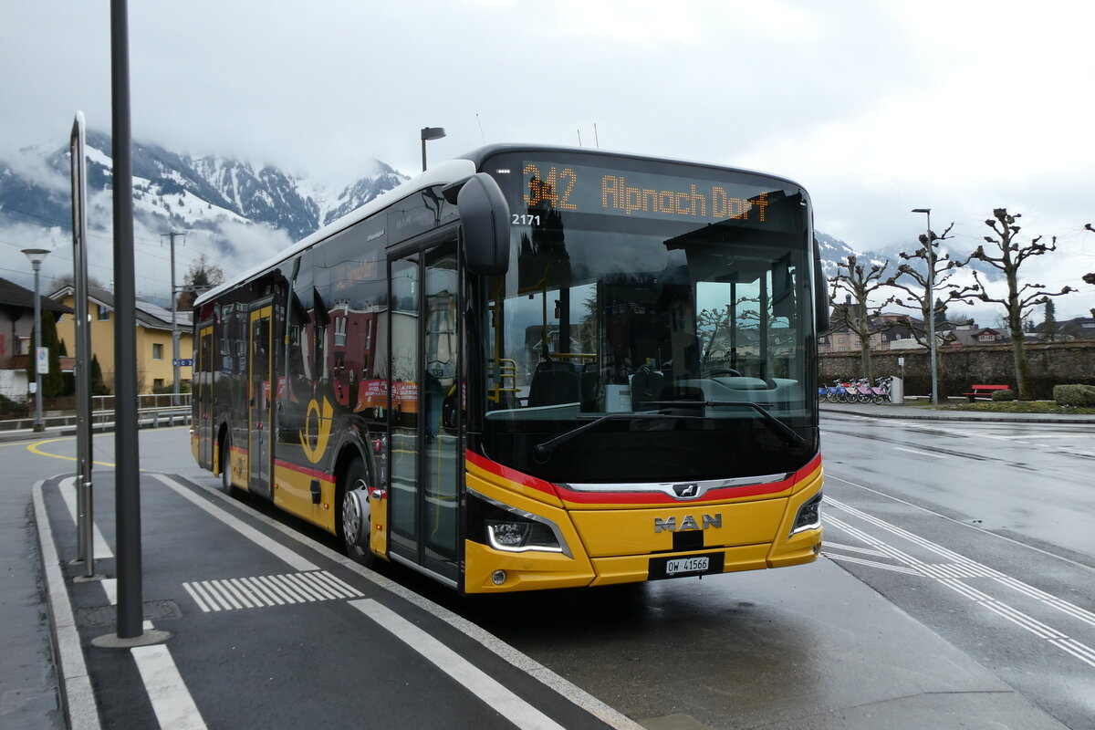(284'956) - PostAuto Zentralschweiz - OW 41'566/PID 12'171 - MAN am 20. Februar 2026 beim Bahnhof Sarnen