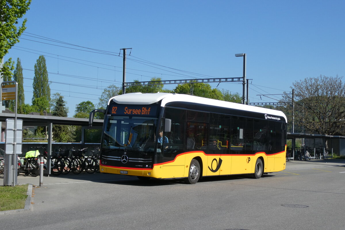 (286'250) - H�fliger, Sursee - Nr. 42/LU 195'102/PID 12'026 - eMercedes (ex vermietet an PostAuto Zentralschweiz) am 21. April 2026 beim Bahnhof Dagmersellen 