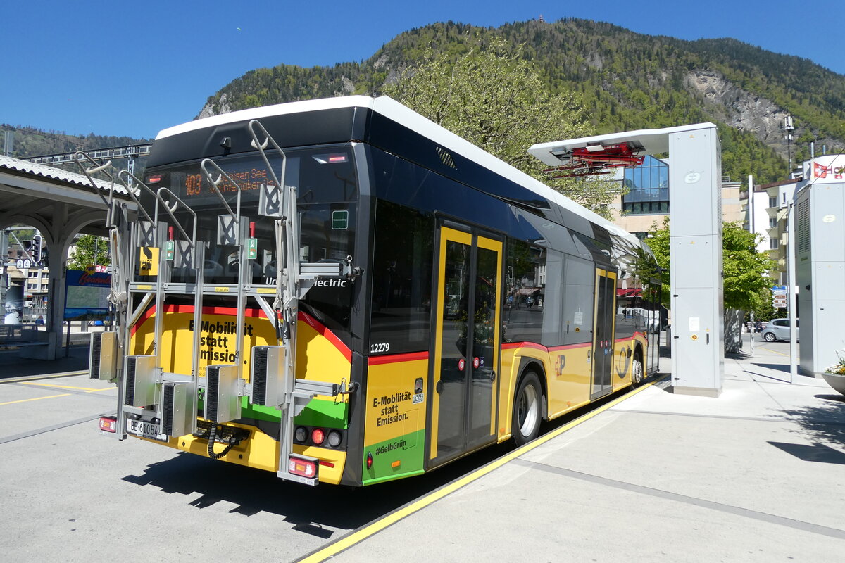 (286'338) - PostAuto Bern - BE 610'544/PID 12'279 - eSolaris am 24. April 2026 beim Bahnhof Interlaken West