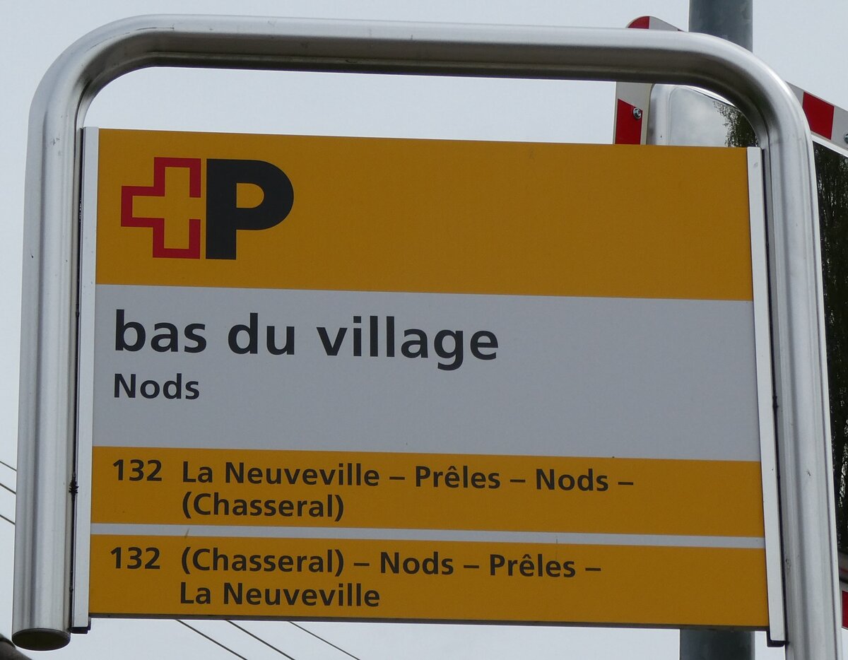 (286'483) - +P-Haltestellenschild - Nods, bas du village - am 28. April 2026