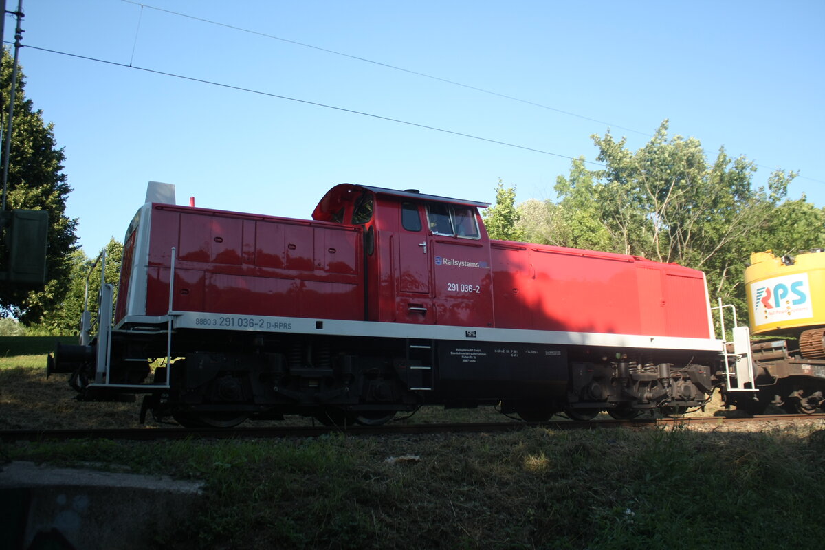 291 036 von Mail Systems RP abgestellt im Braugleis in Sassnitz am 30.7.21