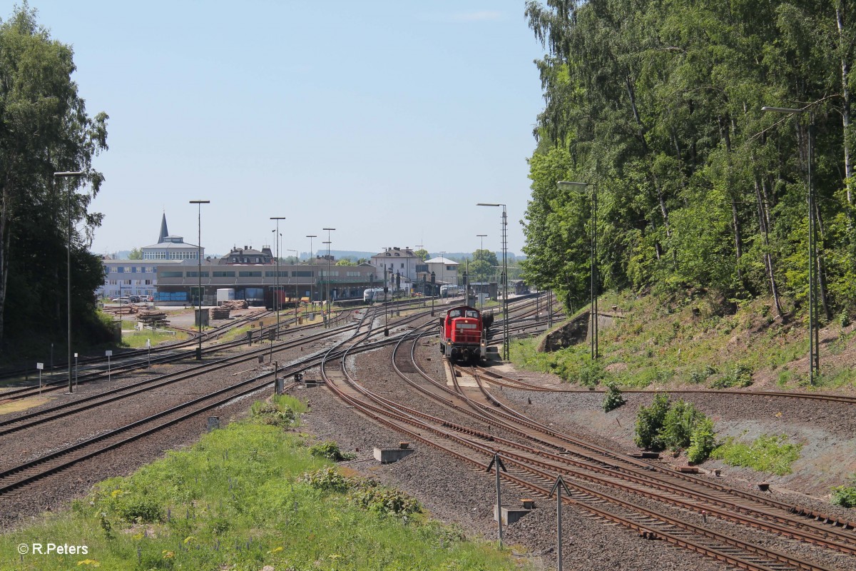 294 902-4 rangiert mit ein paar Güterwagen in Marktredwitz. 05.06.15