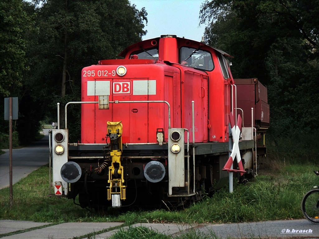 295 012-9 bei der abfahrt vom bhf glinde,am 17.09.14