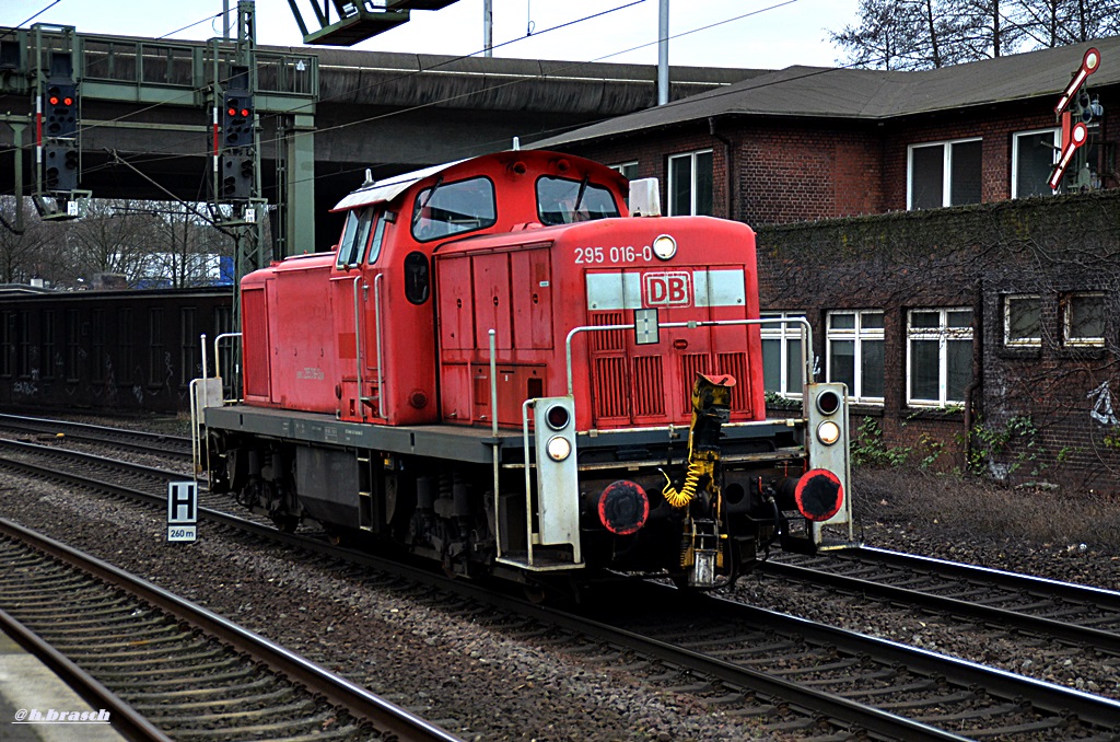 295 016-0 fuhr solo durch hh-harburg,24.02.15