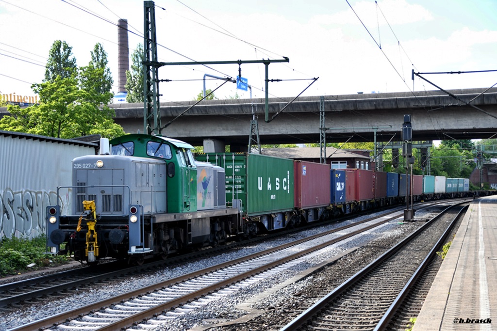 295 027-7 ist mit einen containerzug durch hh-harburg gefahren,11.05.19