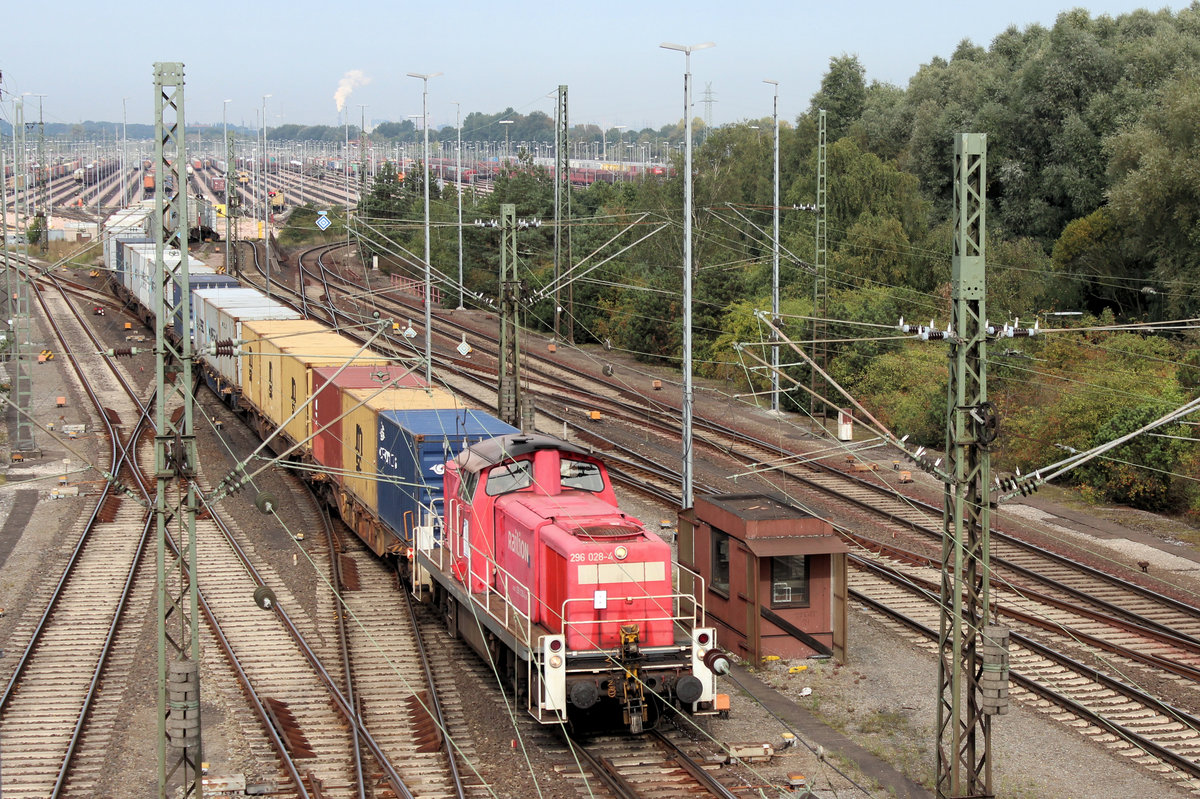 296 028-4 bei ihrer Arbeit am Ablaufberg in Maschen - Rangierbahnhof. Datum 22.09.2016