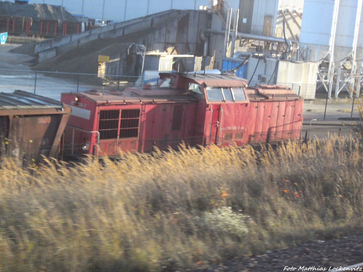 298 306 beim Rangieren im Stralsunder Sdhafen am 8.11.13