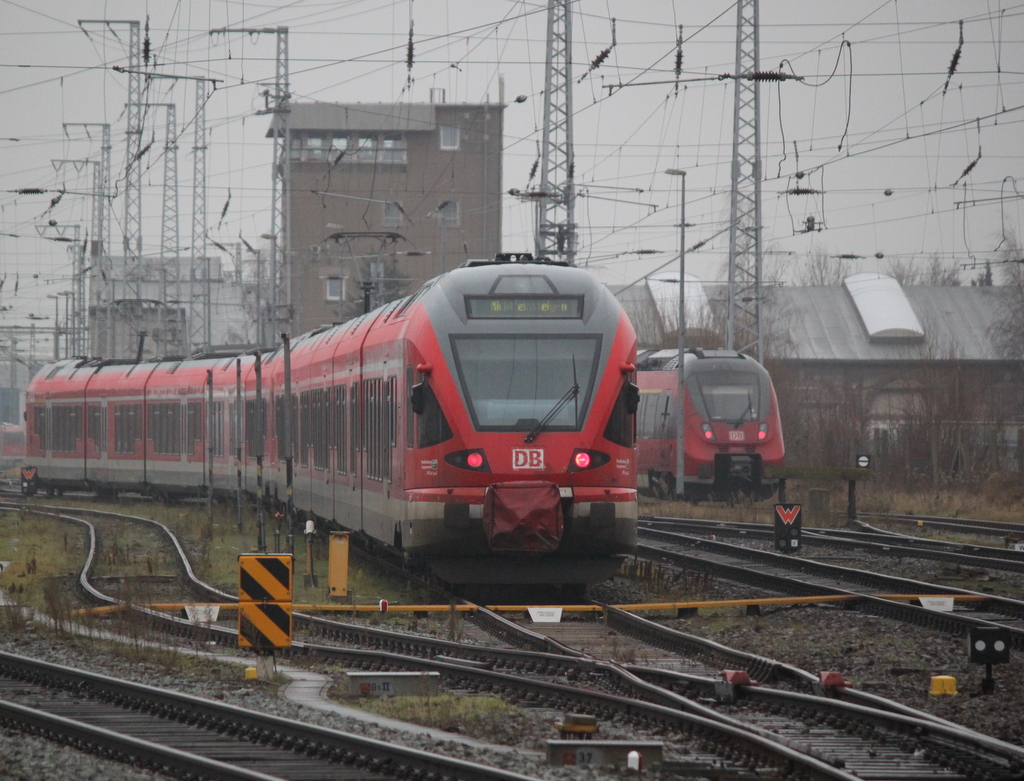 2x DB-Regio Flirt und ein Berliner Hamster am 03.01.2020 im Rostocker Hbf.