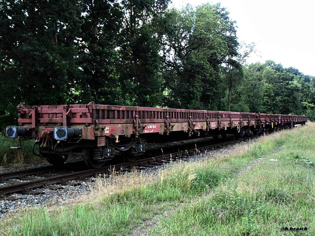 3 rungenwagen der gattung RES,warteten auf gravita 027,zur weiterfahrt nach koops,glinde 20.07.15