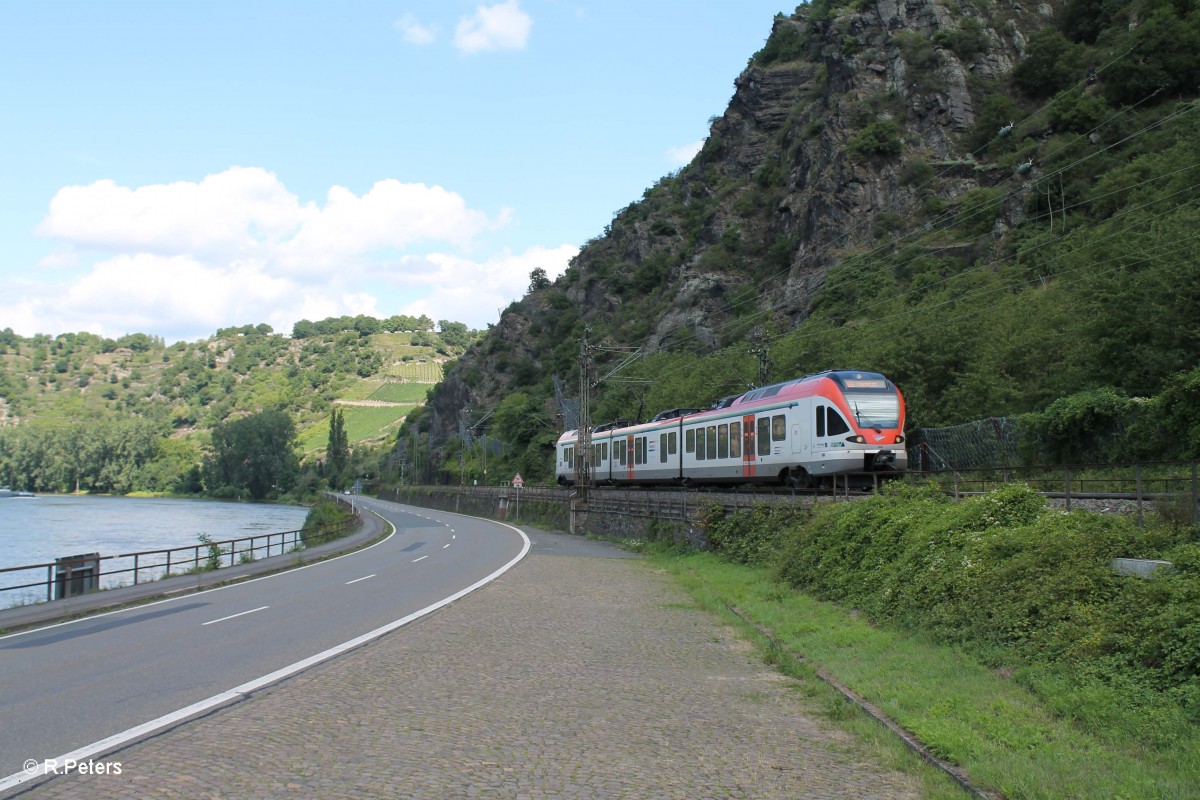 304 als SE 25069 Koblenz - Wiesbaden kurz hinter der Loreley. 15.07.14