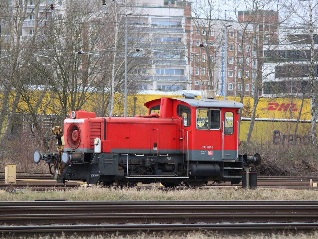 333 670-8 beim Rangieren am 25.02.2022 im Rostocker Hbf.