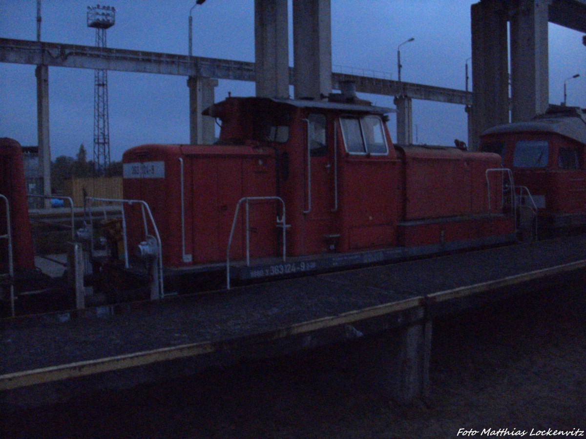 363 124-9 abgestellt in Mukran am 11.10.13