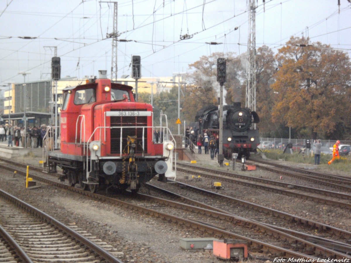 363 136-3 beim Rangieren & 03 1010 im Bahnhof Stralsund Hbf am 12.10.13