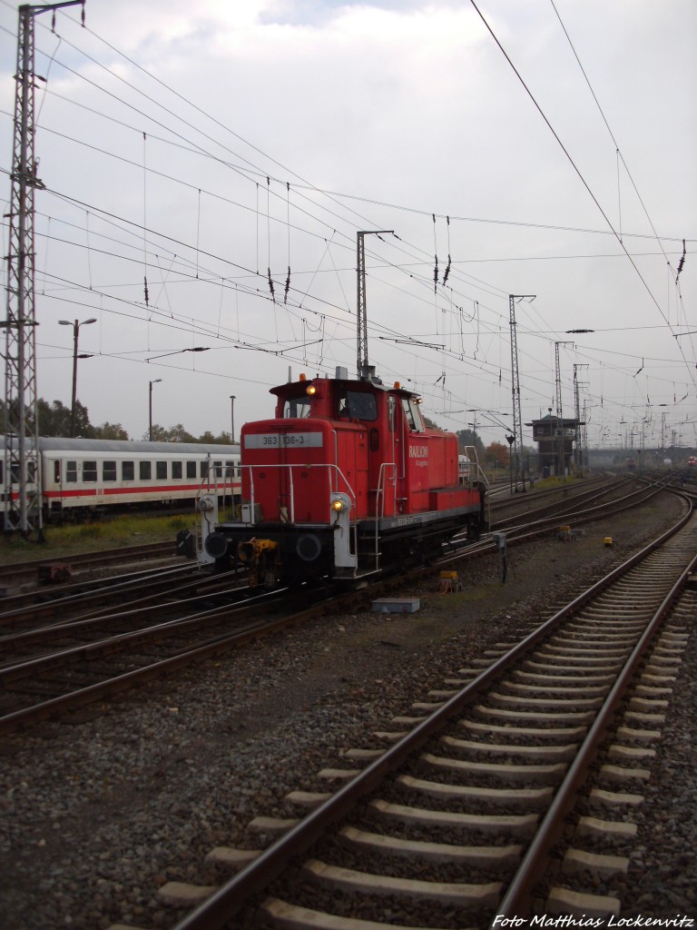 363 136-3 beim Rangieren im Bahnhof Stralsund Hbf am 12.10.13