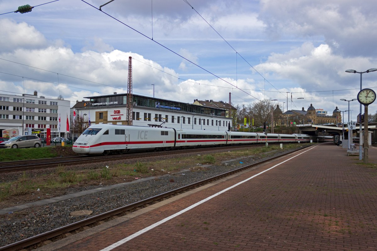 401 072 am 03.04.2021 in Wuppertal-Steinbeck.