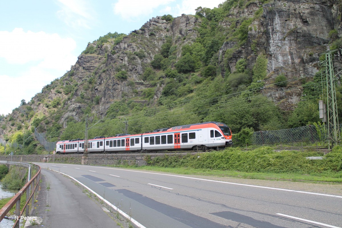 401 als SE25021 Neuwied - Frankfurt/Main kurz hinter der Loreley. 15.07.14