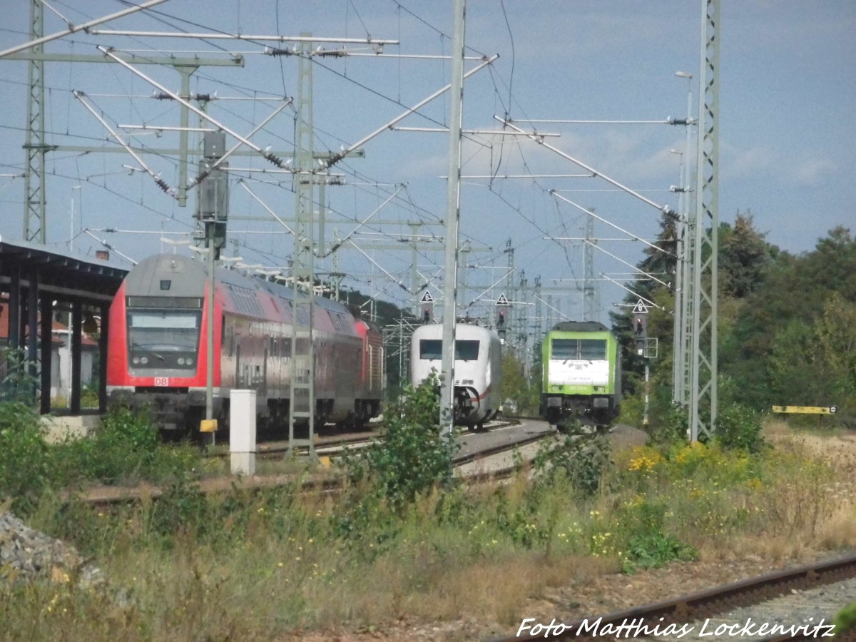 402 026, 143 XXX und 285 XXX von Captrain im trafen sich im Bahnhof Delitzsch unt Bf am 18.9.15