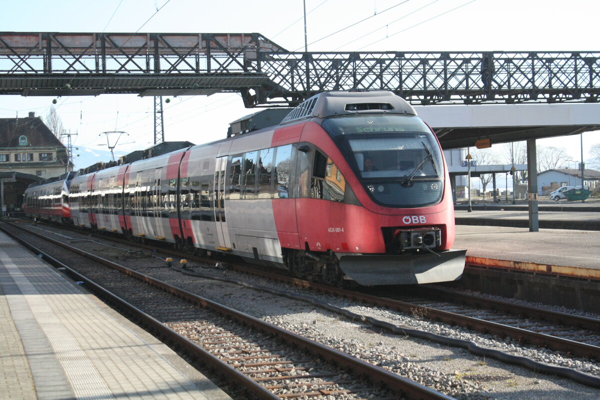 4024 133 und 4024 081 der BB mit Ziel Schruns/Bludenz beim Verlassen des Bahnhofs Lindau Insel (ehemals Lindau Hbf) am 24.3.21