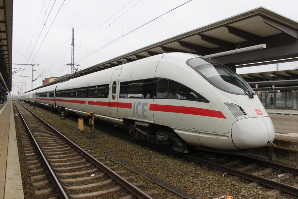 411 029-2  Kiel  stand als ICE 1725(WR-MH)im Rostocker Hbf.20.01.2018