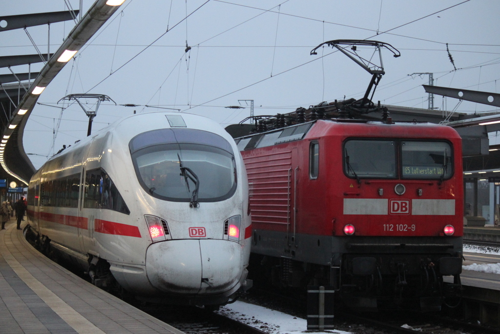 411 528-3 als ICE 1509(Warnemnde-Mnchen)kurz vor der Ausfahrt im Rostocker Hbf.31.12.2014