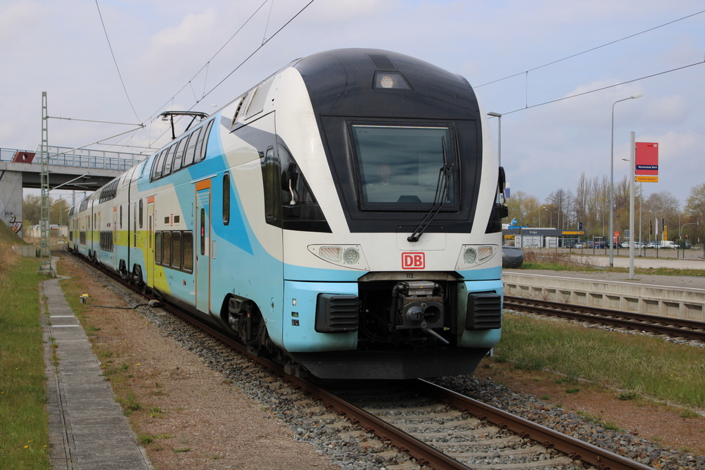 4110 112-8 mit IC 2274(Dresden-Warnemünde)bei der Duchfahrt in Warnemümde-Werft.01.05.2021