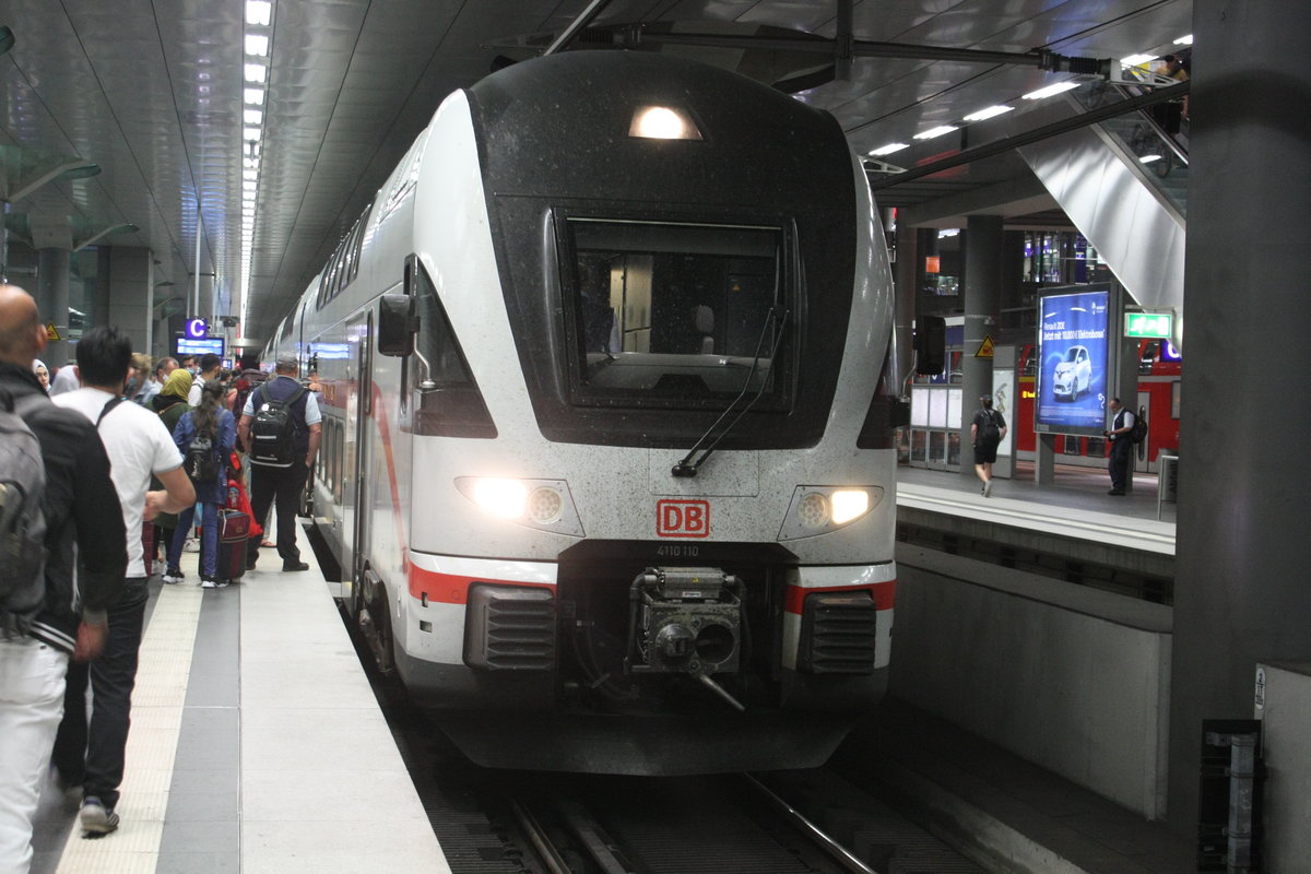 4110 XXX als IC95 mit ziel Wien Hbf im Bahnhof Berlin Hbf (tief) am 31.7.20