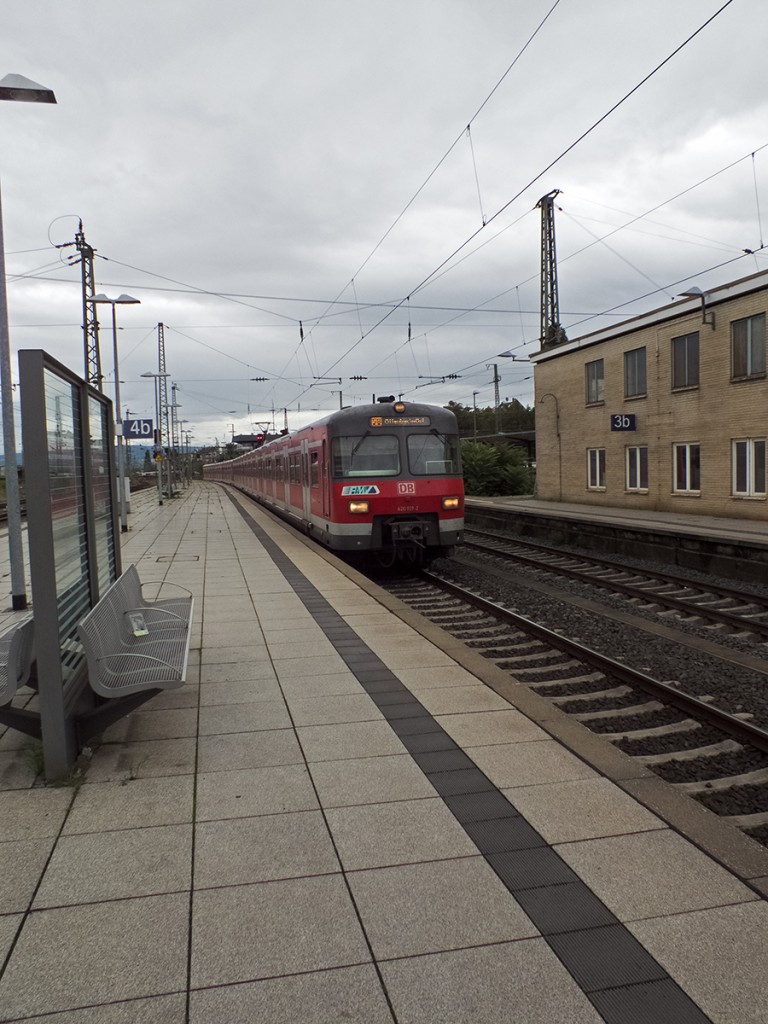 420 429 und 427 fahren am 26.08.14 in Mainz ein.