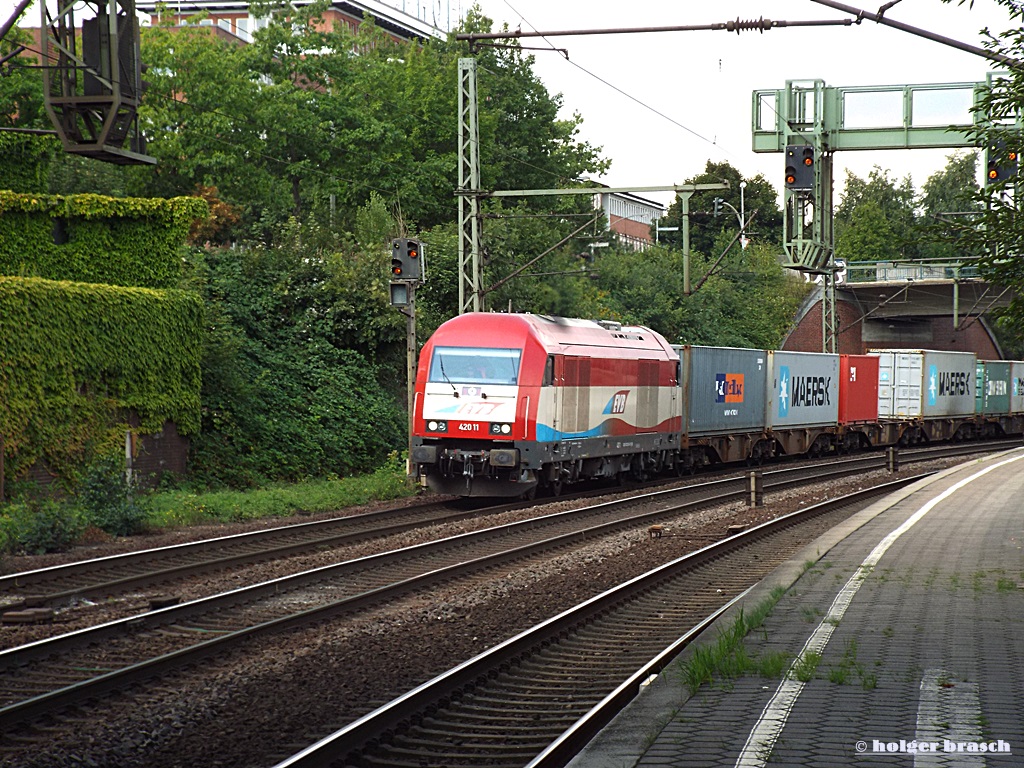 42011 der EVB fuhr mit einen ganzzug am 29.08.13 durch hh-harburg 