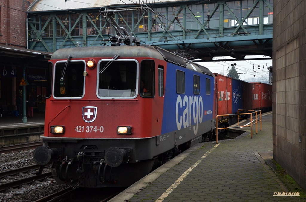 421 374-0 ist schleichend mit einen kastenzug durch hh-harburg,05.12.14