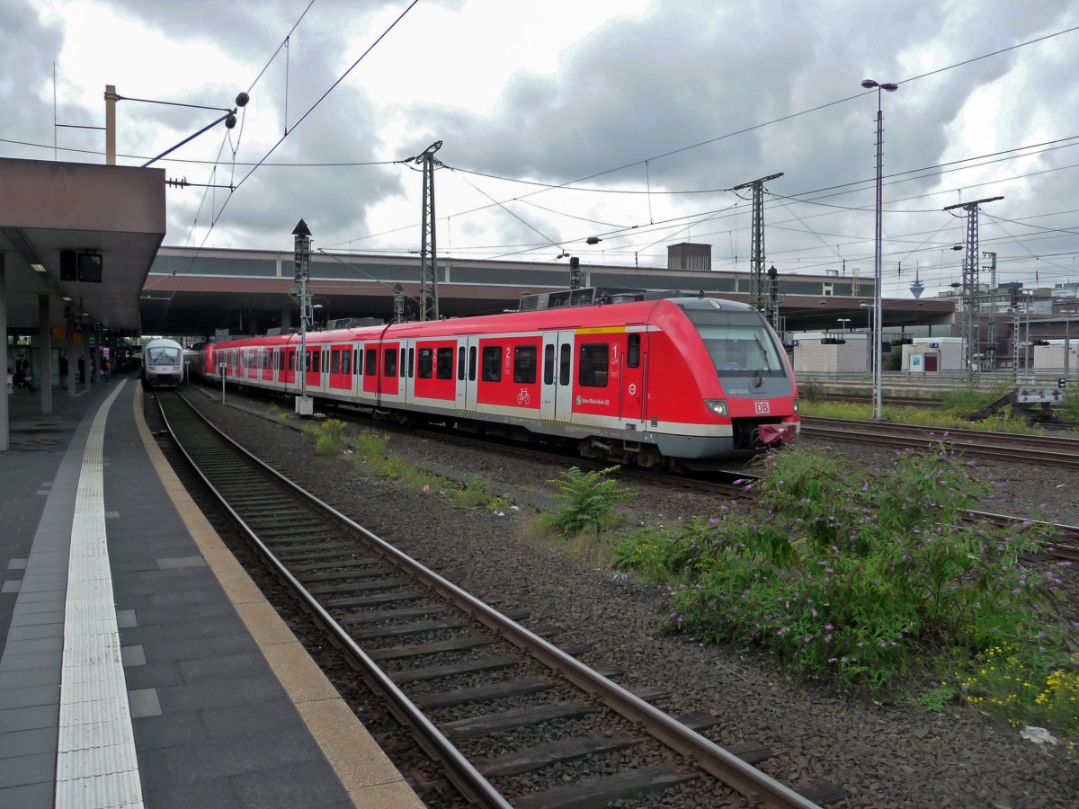 422 053 und ein weiterer 422 verlassen am 25.09. Düsseldorf.