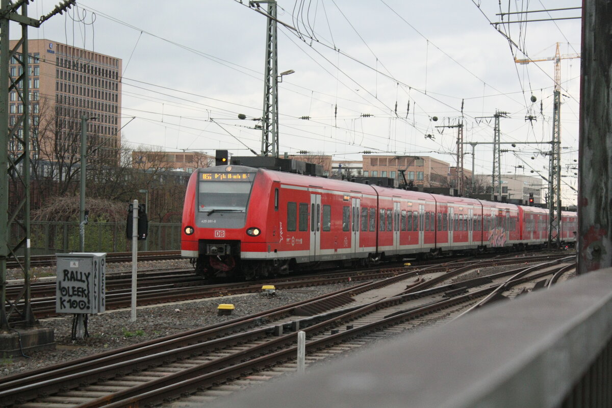 425 091 mit 425 XXX verlsst den Bahnhof Kln Messe/Deutz am 2.4.22
