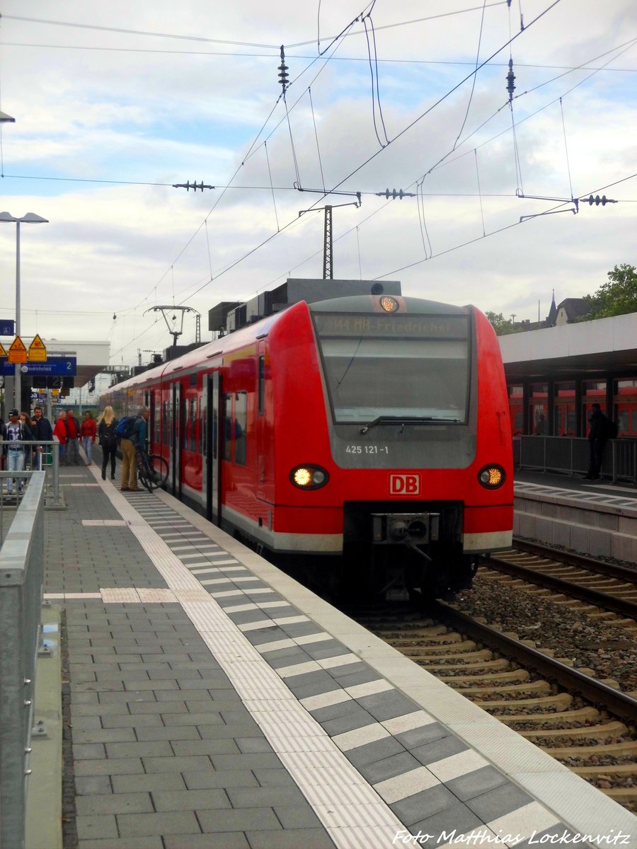 425 121 / 621 im Bahnhof Frankenthal Hbf am 2.6.16