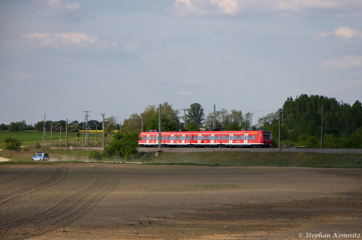 425 502-2 S-Bahn Mittelelbe als RB30 (RB 17827) von Wittenberge nach Schönebeck-Bad Salzelmen in Stendal. Bei diesem 425er der DB Regio AG - Region Südost, handelt es sich um den ersten Triebwagen der ein redesign bekommen hat und die Aufschrift S-Bahn Mittelelbe bekommen hat. 29.04.2014