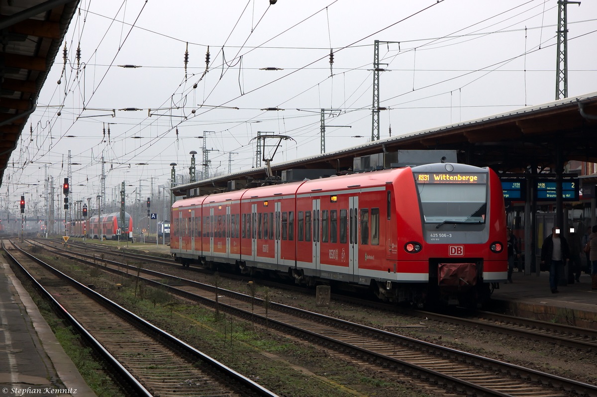 425 506-3 S-Bahn Mittelelbe als RB31 (RB 17820) von Schönebeck-Bad Salzelmen nach Wittenberge in Stendal. Im Zugzielanzeiger wurde bereits die neue Liniennummer RB31 angezeigt. Ab dem 14.12.2014 wird aus der RB30 im Abschnitt Stendal - Wittenberge die RB31. 06.12.2014 