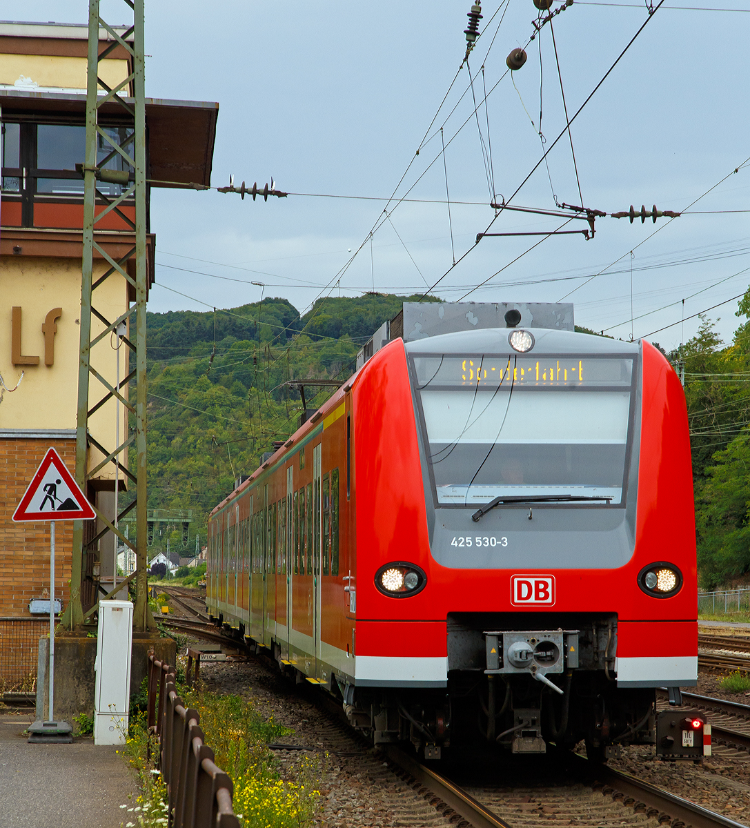 
425 530-3 / 425 030-4 am 03.08.2020 auf Sonderfahrt durch Linz am Rhein in Richtung Süden. 