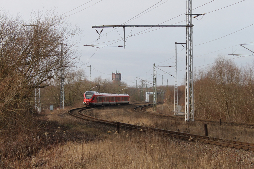 429 526-7 als RE9(Rostock-Sassnitz)zeigte sich am 25.02.2017 vor dem Rostocker Wasserturm in Höhe Rostock-Kassebohm.