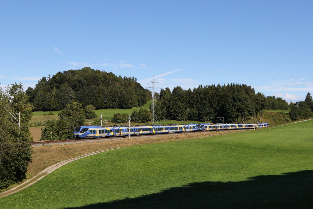 430 026 und 430 020 waren am 15. September 2025 bei Vachendorf in Richtung M�nchen unterwegs.