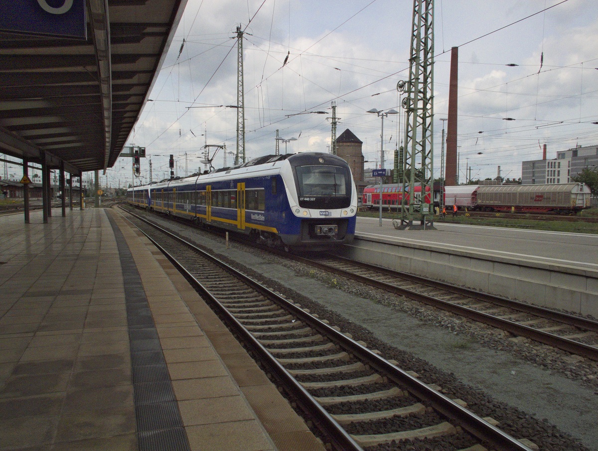 440 337 und 347 fahren am 21.08.14 als RSB2 aus Bremerhaven in Bremen ein.