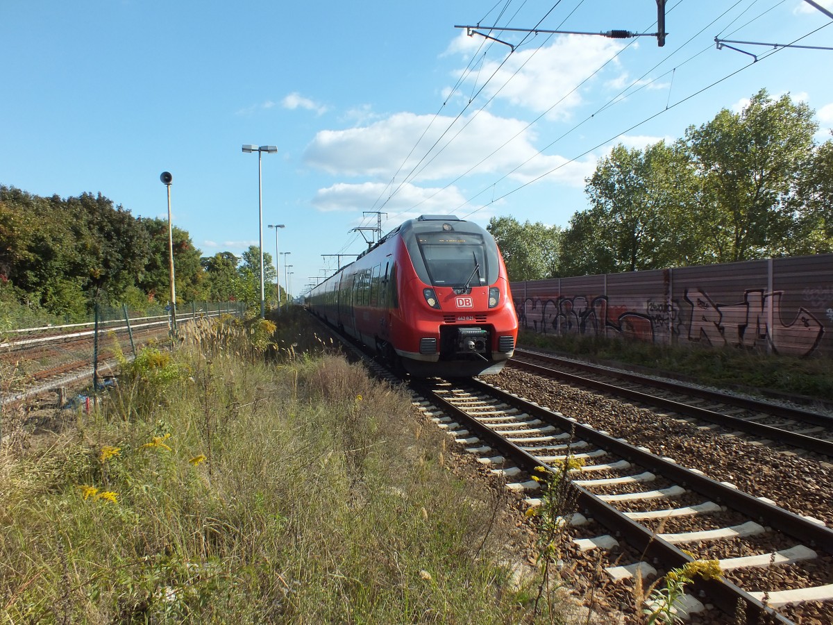 442 321 und 442 138 erreichen am 2.10.13 Berlin-Karlshorst. RB14 -> Nauen