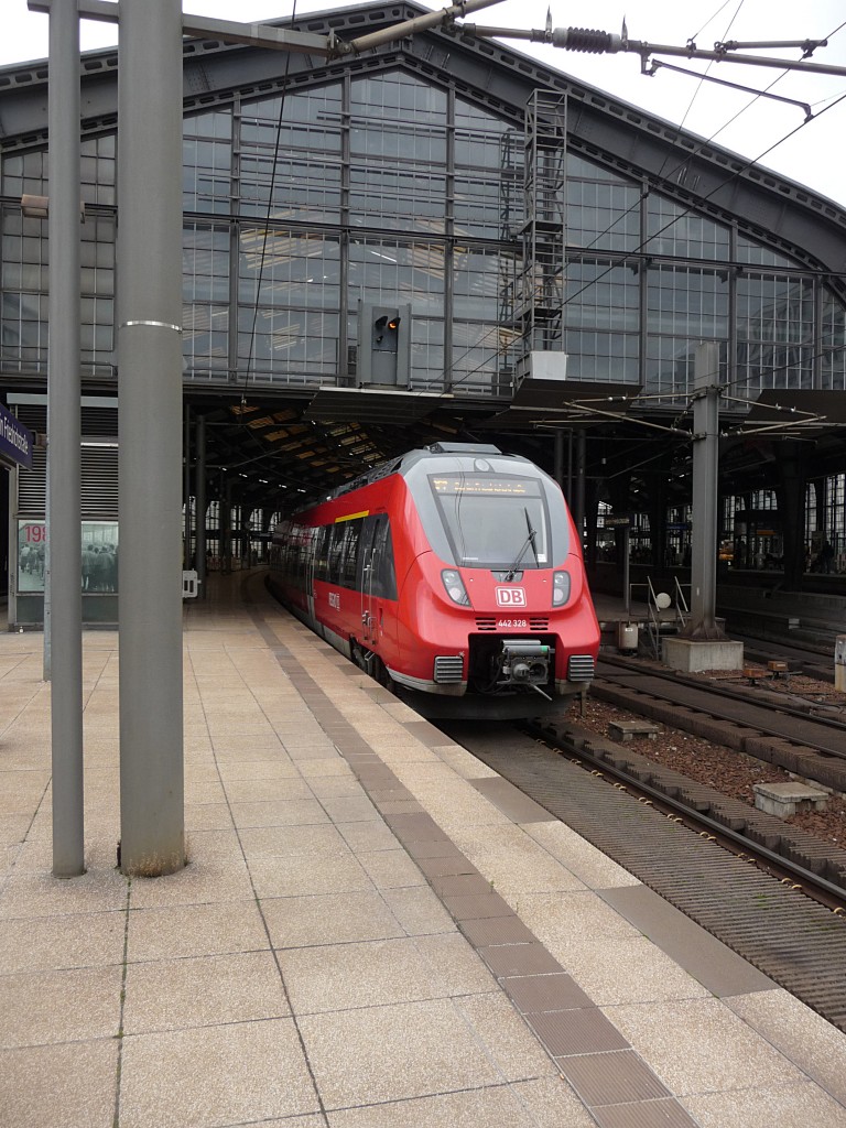 442 328 unter der Bahnsteigberdachung in Berlin-Friedrichstrae. 7.10.13