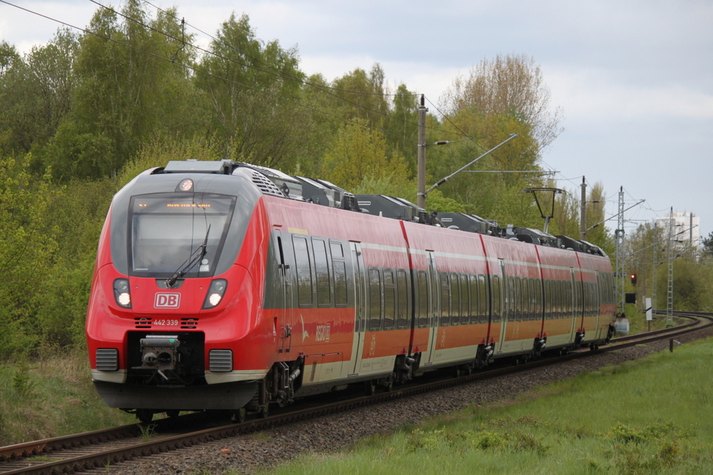 442 339 als S1(Warnemünde-Rostock)bei der Einfahrt im Haltepunkt Rostock-Lichtenhagen.01.05.2018