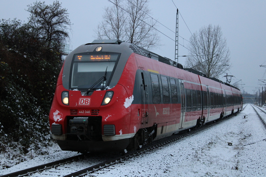 442 346 als S2(Warnemünde-Rostock)bei der Einfahrt in Rostock-Marienehe.05.12.2021