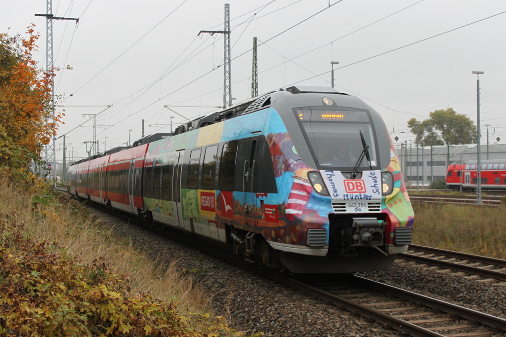 442 354 als S2(Warnemnde-Gstrow)bei der Ausfahrt im Rostocker Hbf.21.10.2016