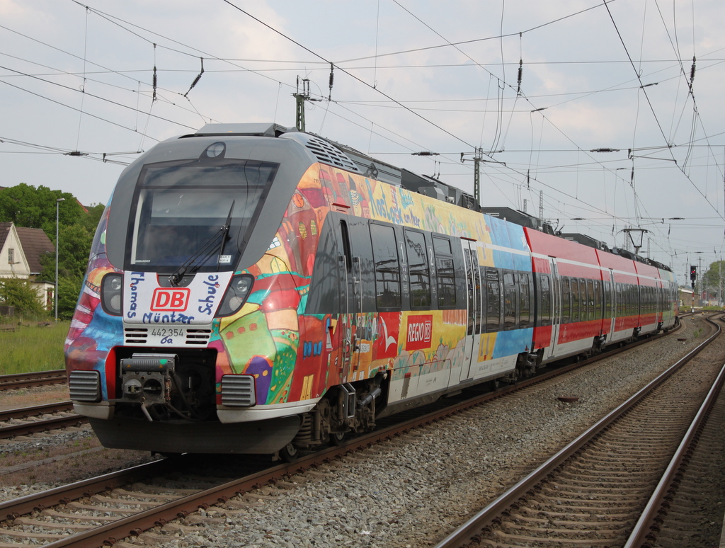 442 354 hatte am 18.05.2016 im Rostocker Hbf Feierabend und fuhr zum schlafen ins BW Rostock Hbf.