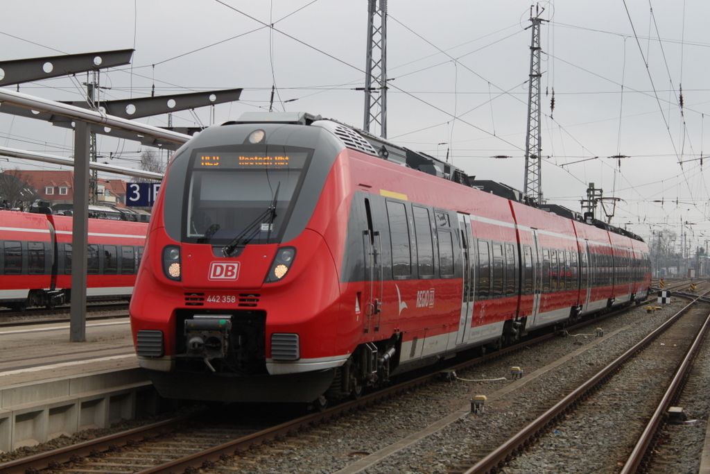 442 358-8 als RE 13008 von Sassnitz nach Rostock Hbf bei der Einfahrt im Rostocker Hbf.04.03.2016