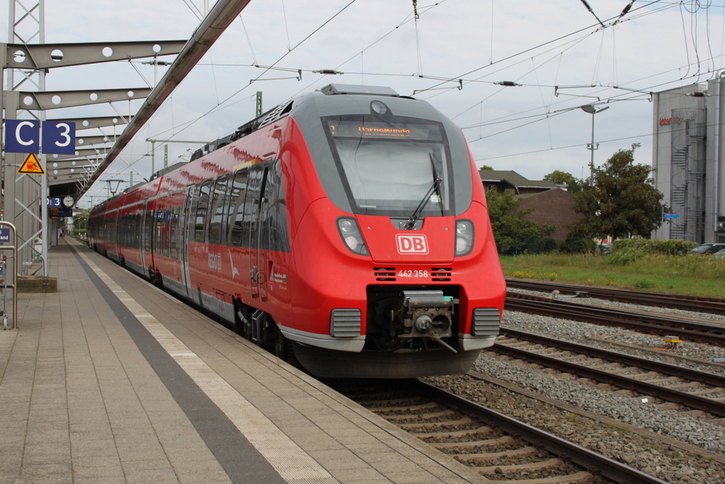 442 358 als S1(Rostock-Warnemnde)bei der Bereitstellung im Rostocker Hbf.27.08.2016