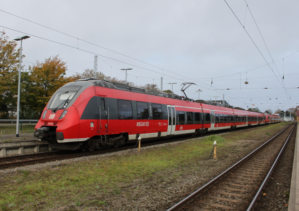 442 823-1(Bw Berlin-Lichtenberg)+442 348 waren am 14.10.2017 zu Gast in Warnemünde.