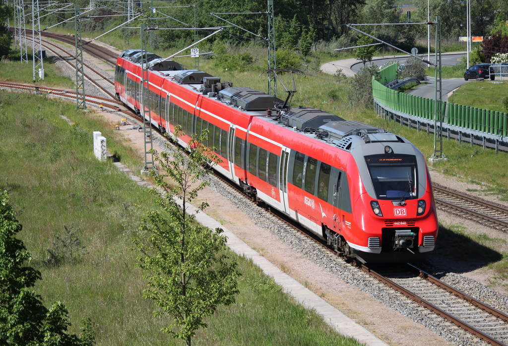 442 840 als S1(Rostock-Warnemünde)bei der Einfahrt in Warnemünde-Werft.27.05.2017